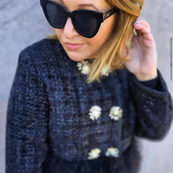 ICONIC BLACK SUNNIES